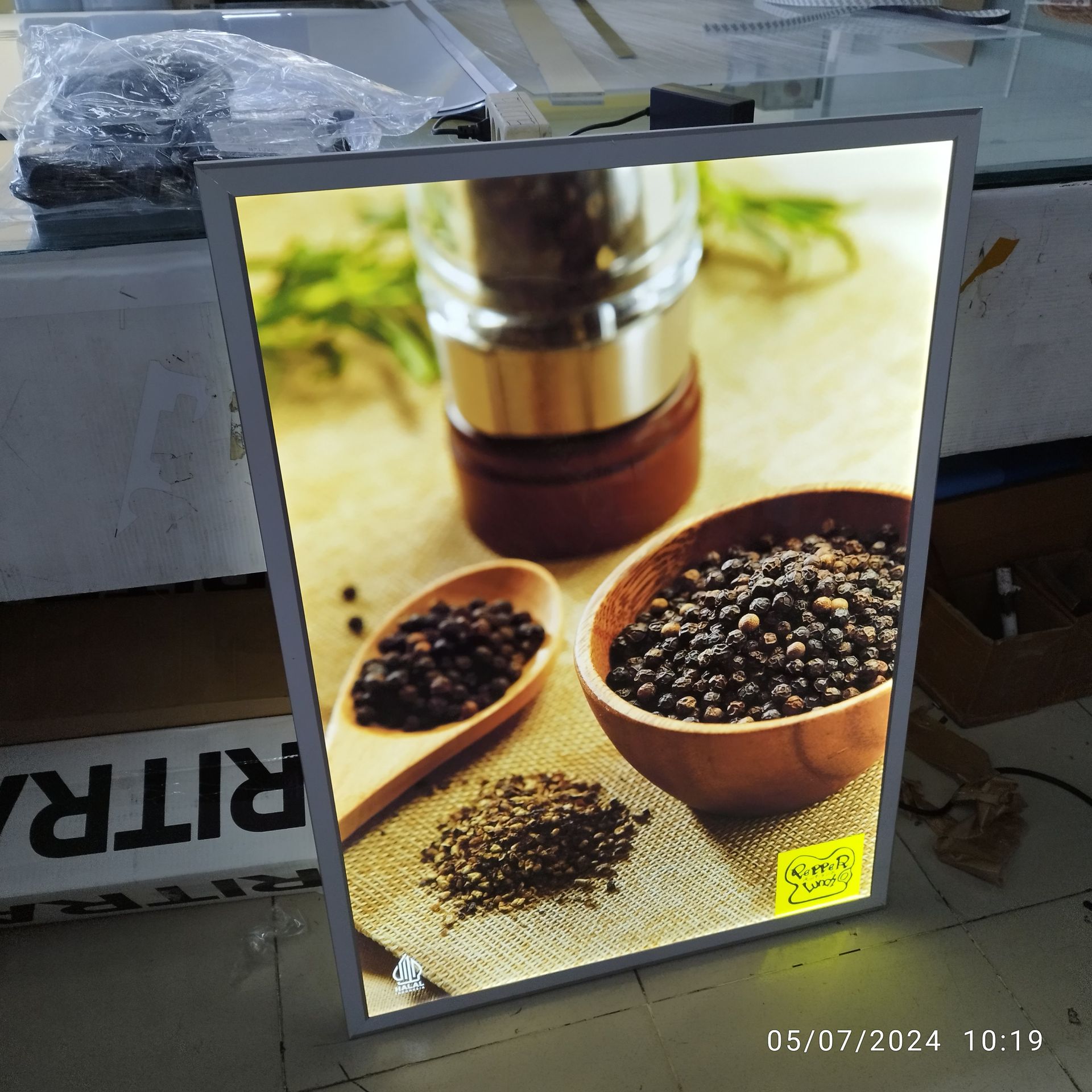 X BRIGHT SNAP FRAME SLIM LIGHTBOX | Innograph.com